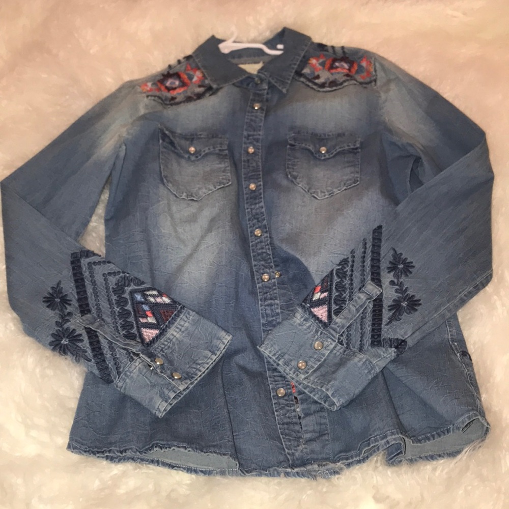 Embroidered denim jacket
